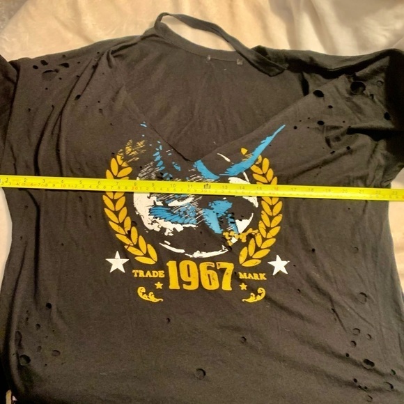 Distressed Top Large Black with Gold & Blue Graphic Eagle 1967 🦅 Cutout Holes - Picture 11 of 12